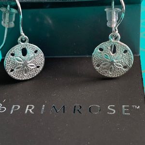 Beautiful delicate dainty sterling silver sand dollar pierced earrings new